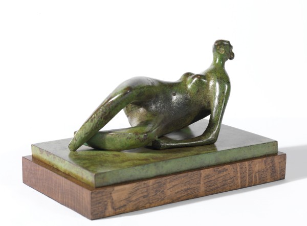 Reclining nude: Crossed feet